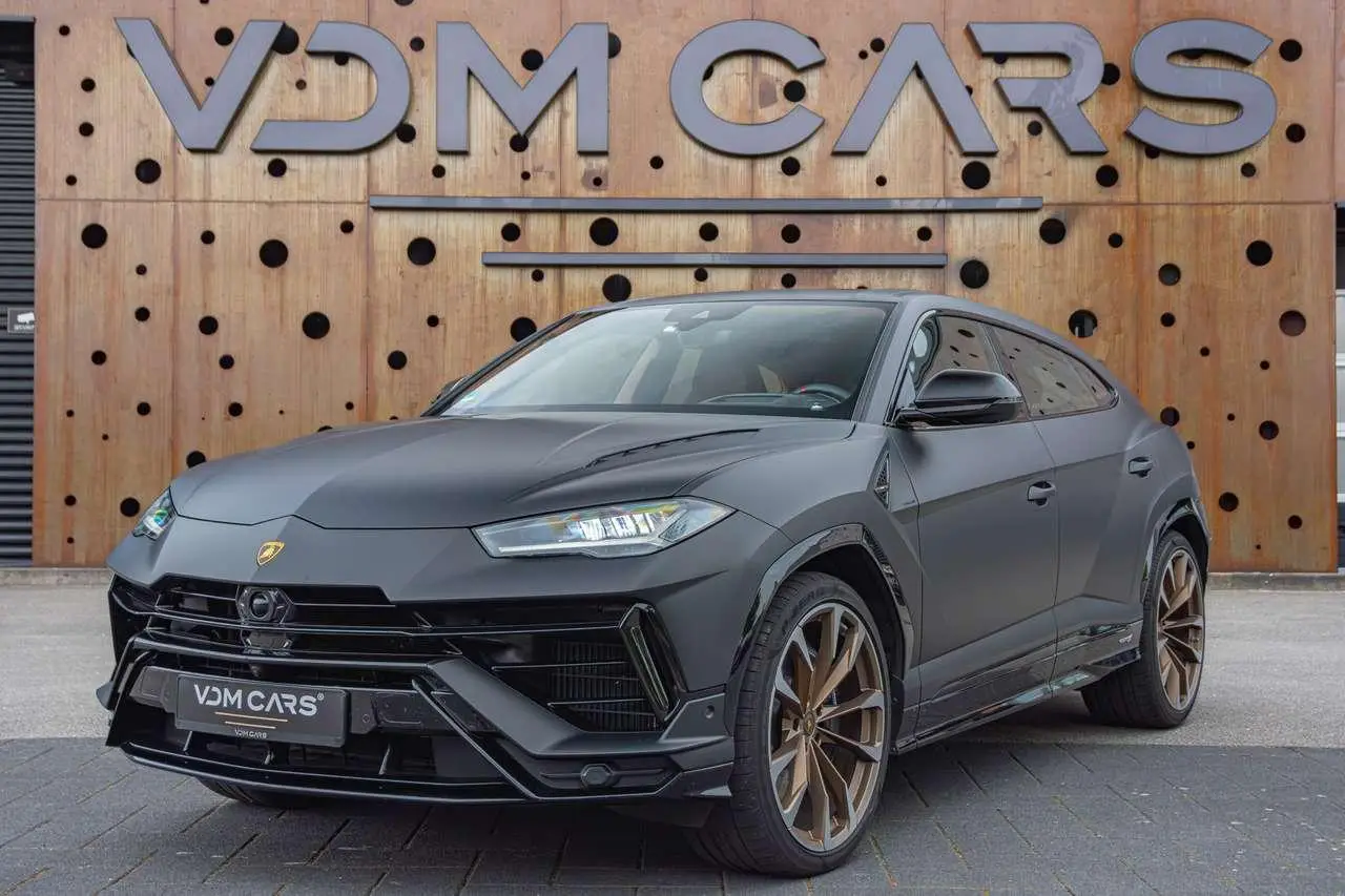 Photo 1 : Lamborghini Urus 2023 Petrol