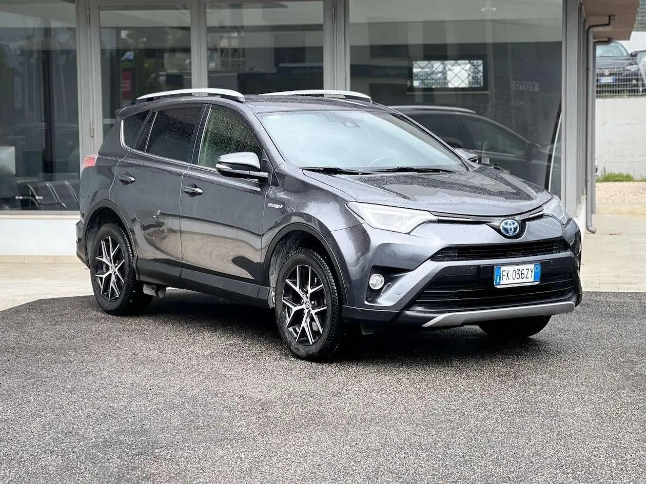 Photo 1 : Toyota Rav4 2017 Hybrid