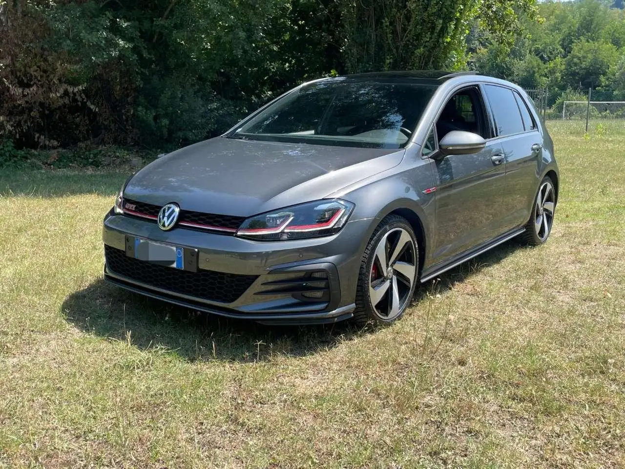 Photo 1 : Volkswagen Golf 2019 Petrol