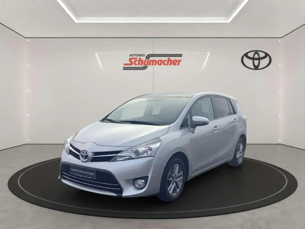 Photo 1 : Toyota Verso 2015 Petrol