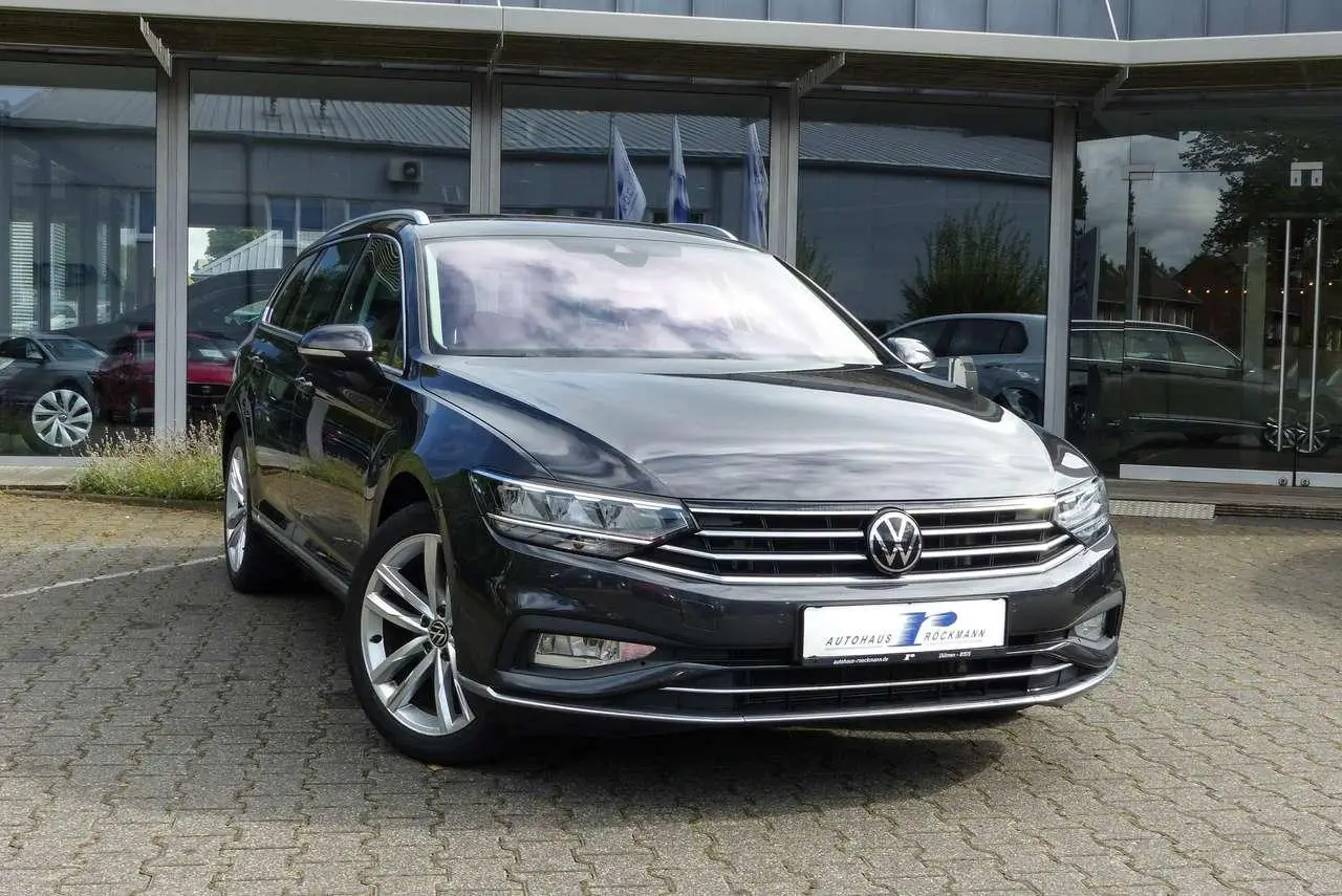 Photo 1 : Volkswagen Passat 2021 Petrol