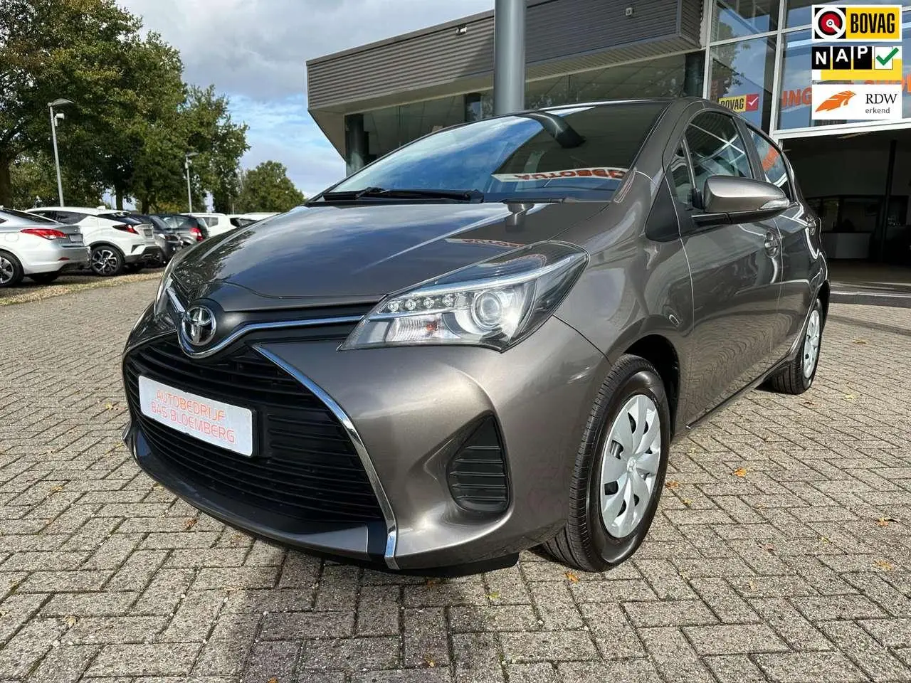 Photo 1 : Toyota Yaris 2016 Petrol