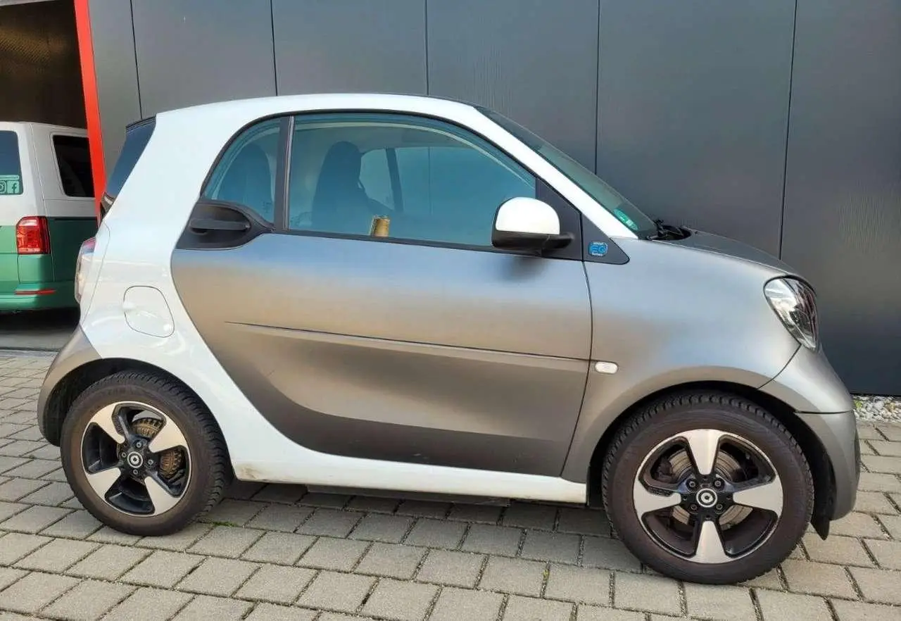 Photo 1 : Smart Fortwo 2021 Électrique