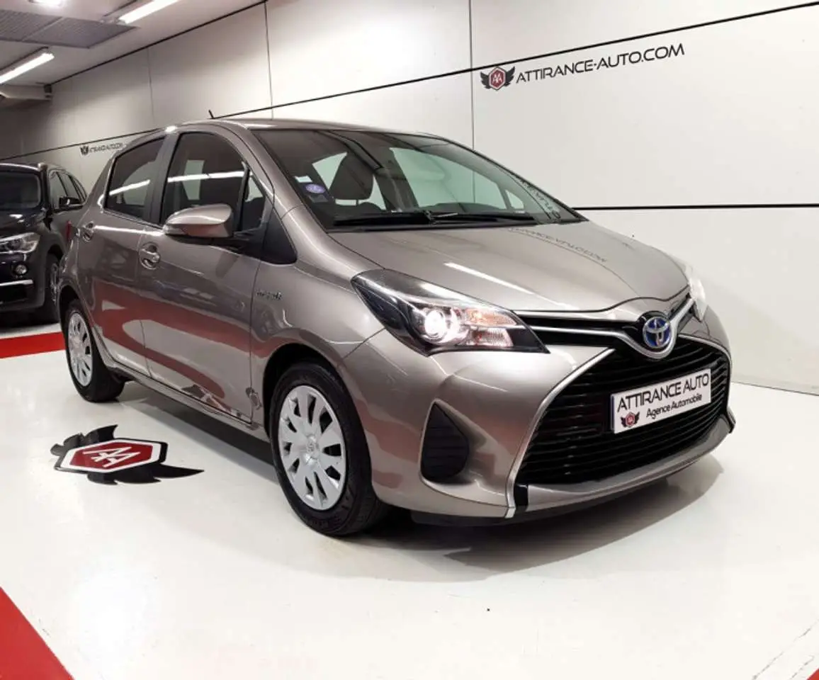 Photo 1 : Toyota Yaris 2015 Hybrid