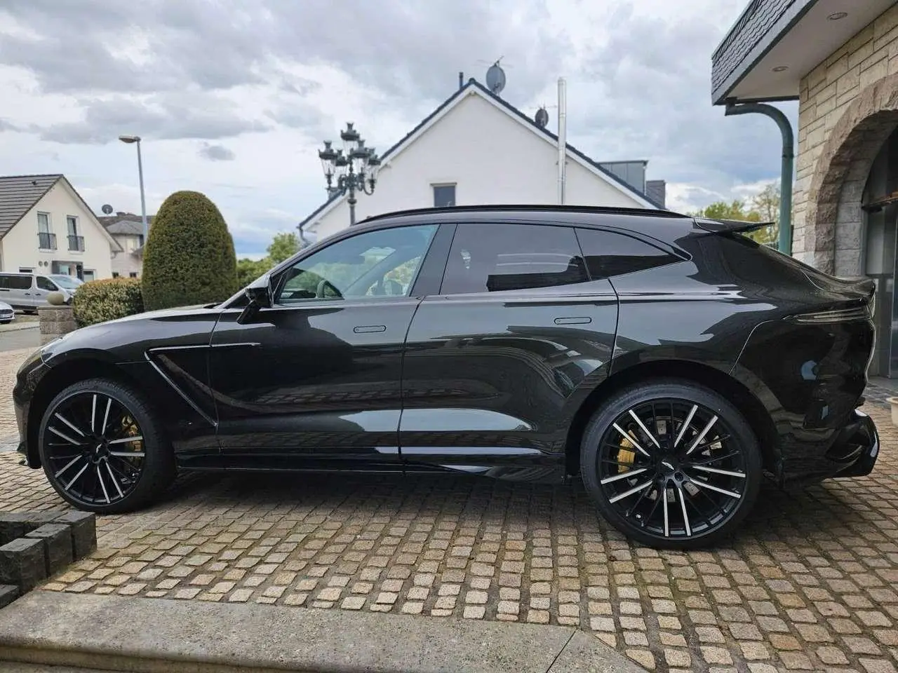 Photo 1 : Aston Martin Dbx 2023 Essence