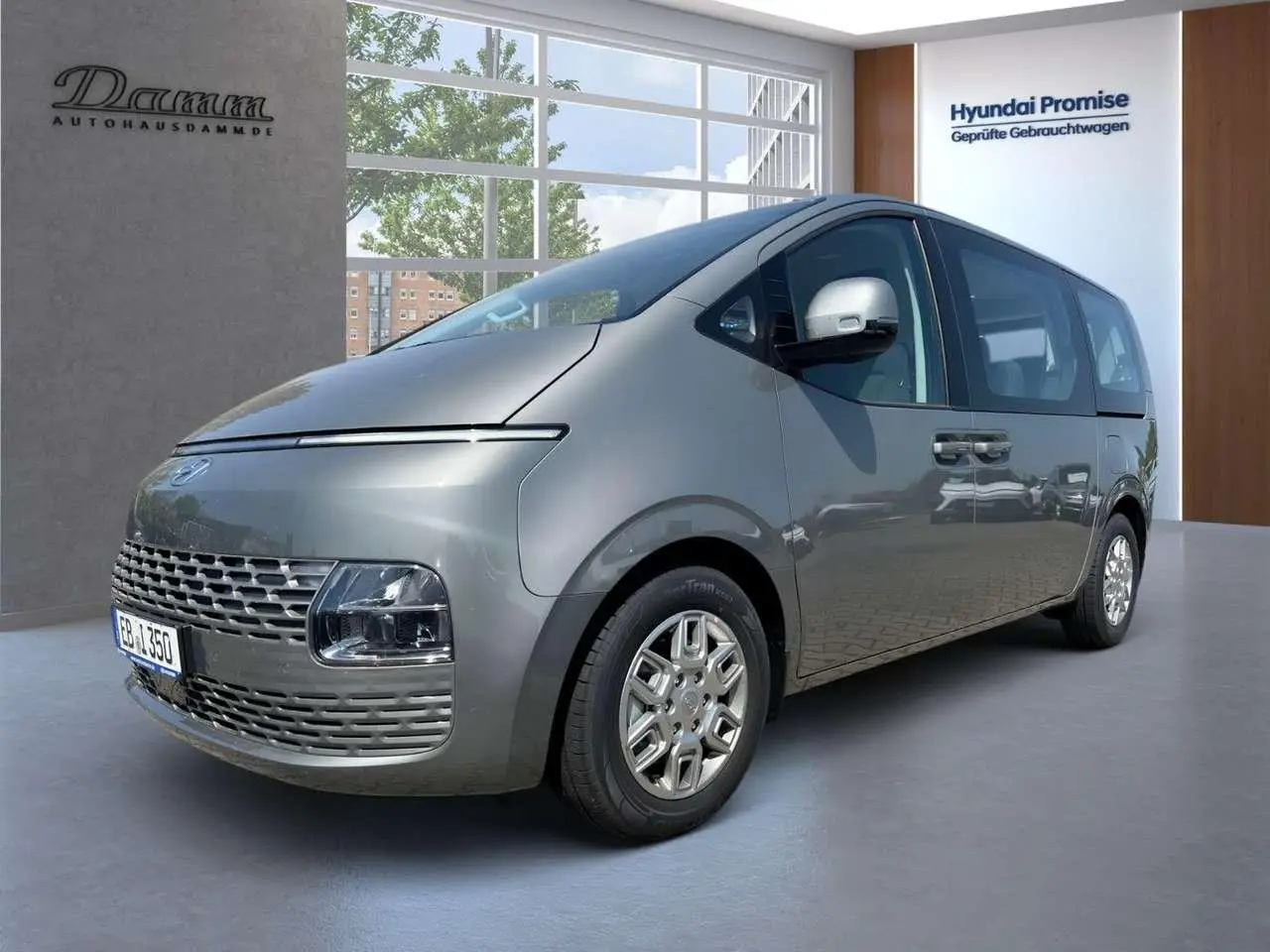 Photo 1 : Hyundai Staria 2024 Diesel