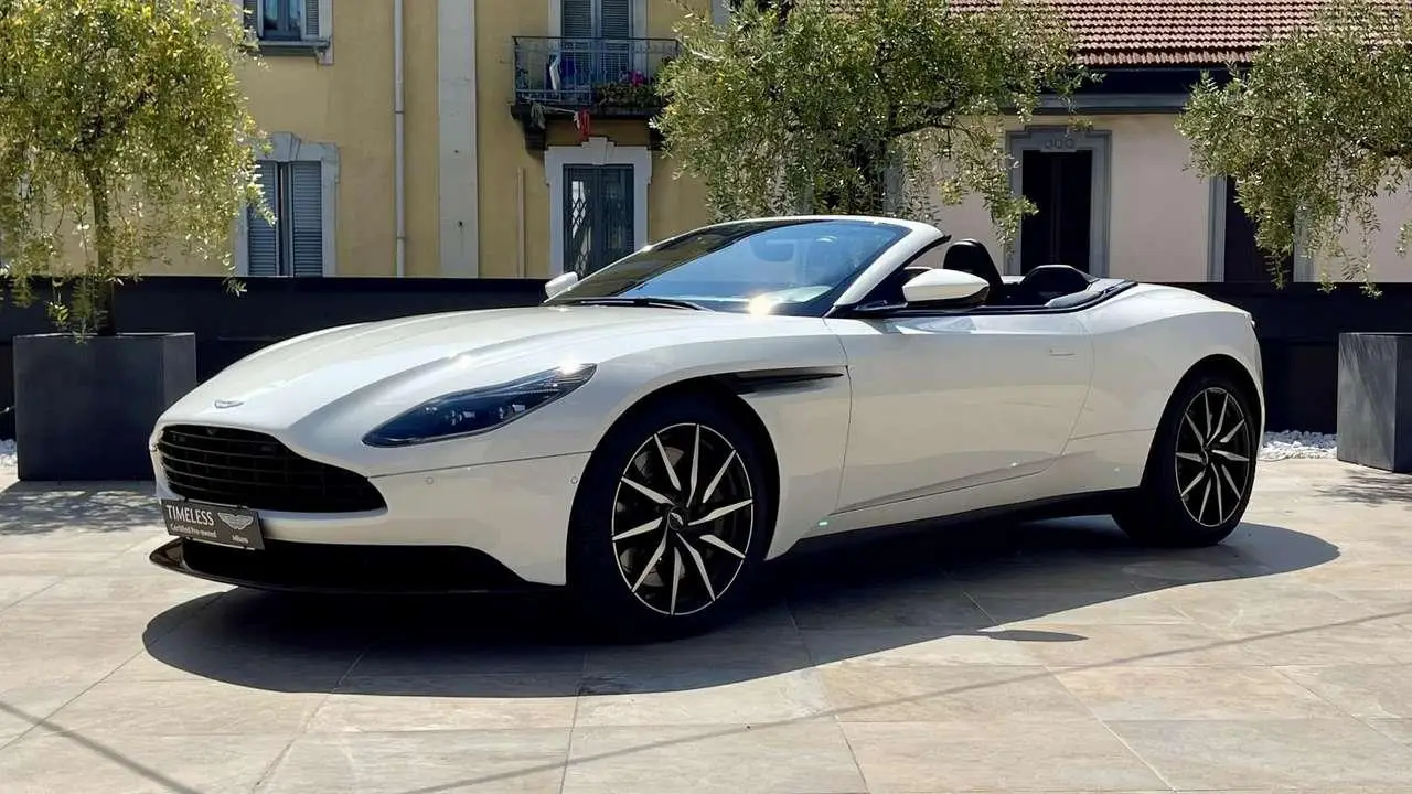 Photo 1 : Aston Martin Db11 2021 Petrol