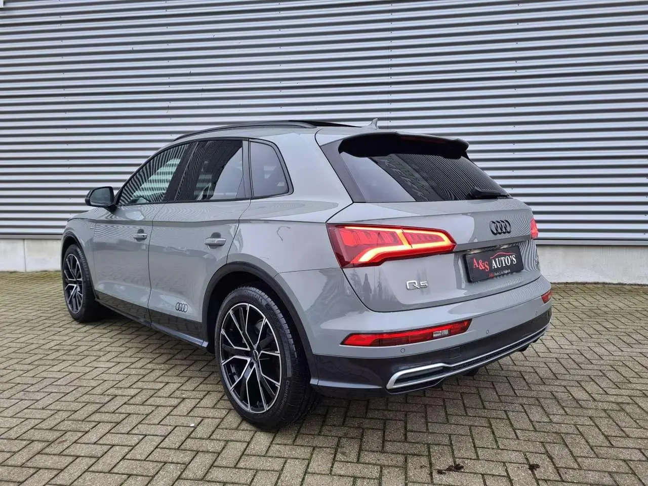 Photo 1 : Audi Q5 2020 Hybrid