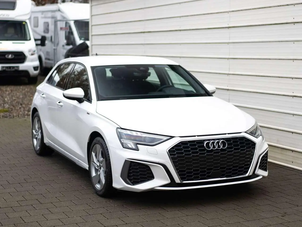 Photo 1 : Audi A3 2024 Petrol