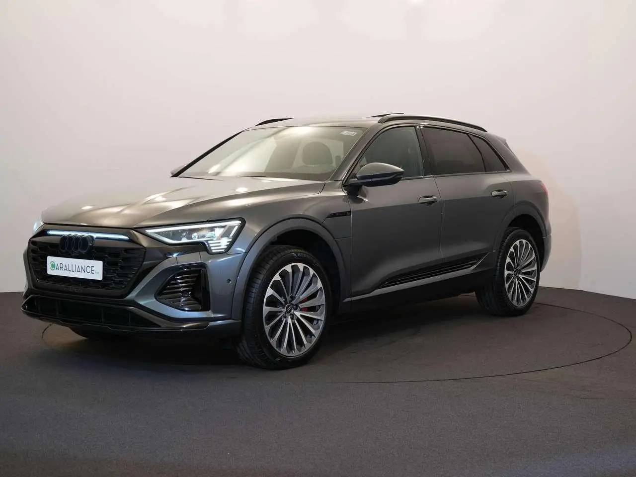 Photo 1 : Audi Q8 2024 Électrique