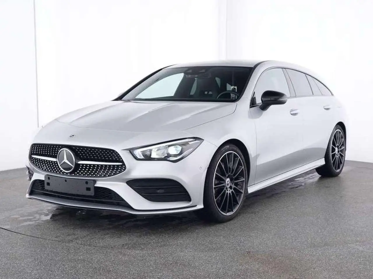 Photo 1 : Mercedes-benz Classe Cla 2023 Petrol