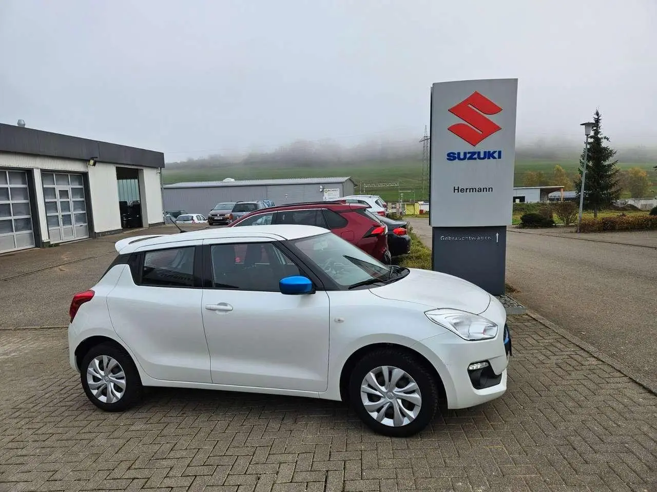 Photo 1 : Suzuki Swift 2018 Petrol