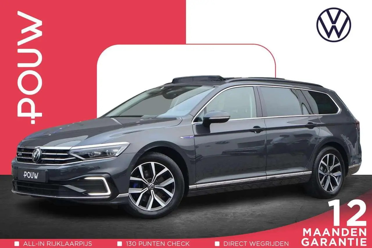 Photo 1 : Volkswagen Passat 2021 Hybride