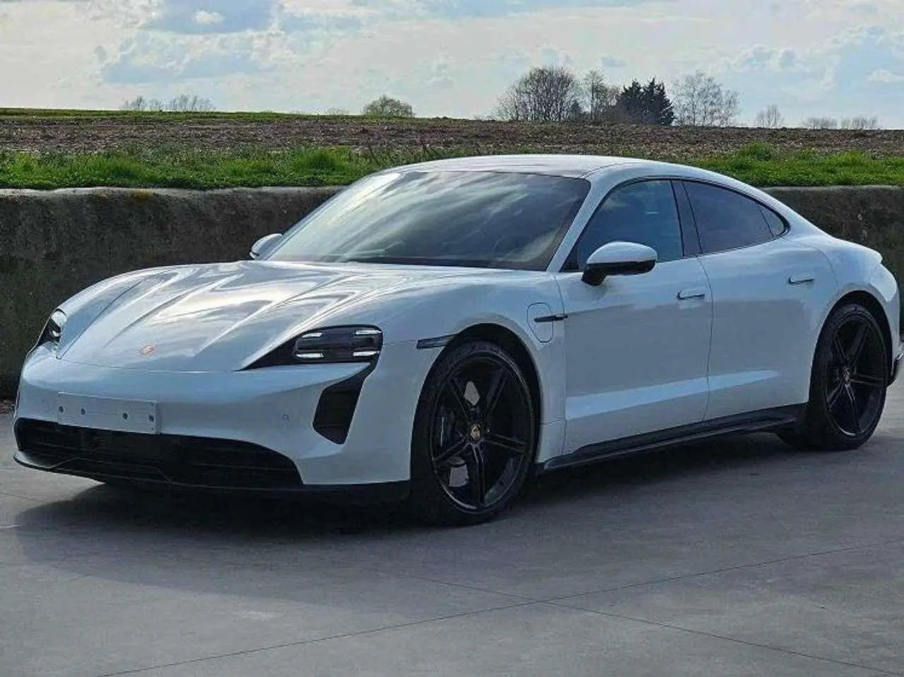 Photo 1 : Porsche Taycan 2020 Electric