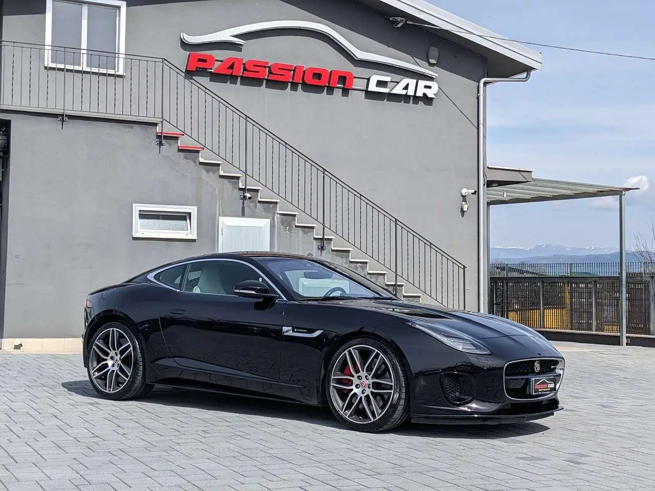 Photo 1 : Jaguar F-type 2018 Petrol