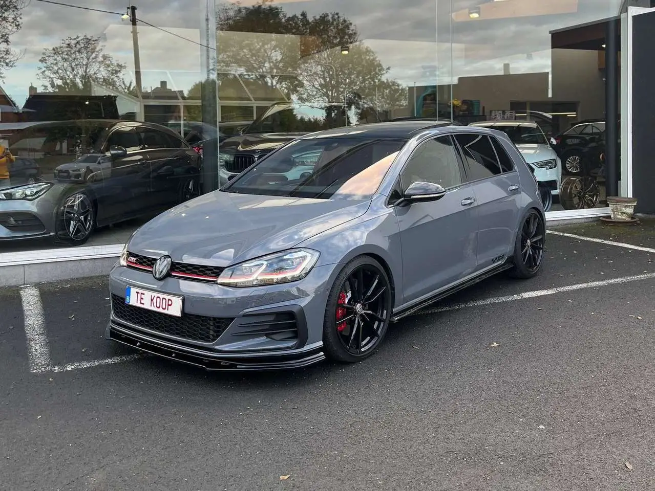 Photo 1 : Volkswagen Golf 2019 Petrol