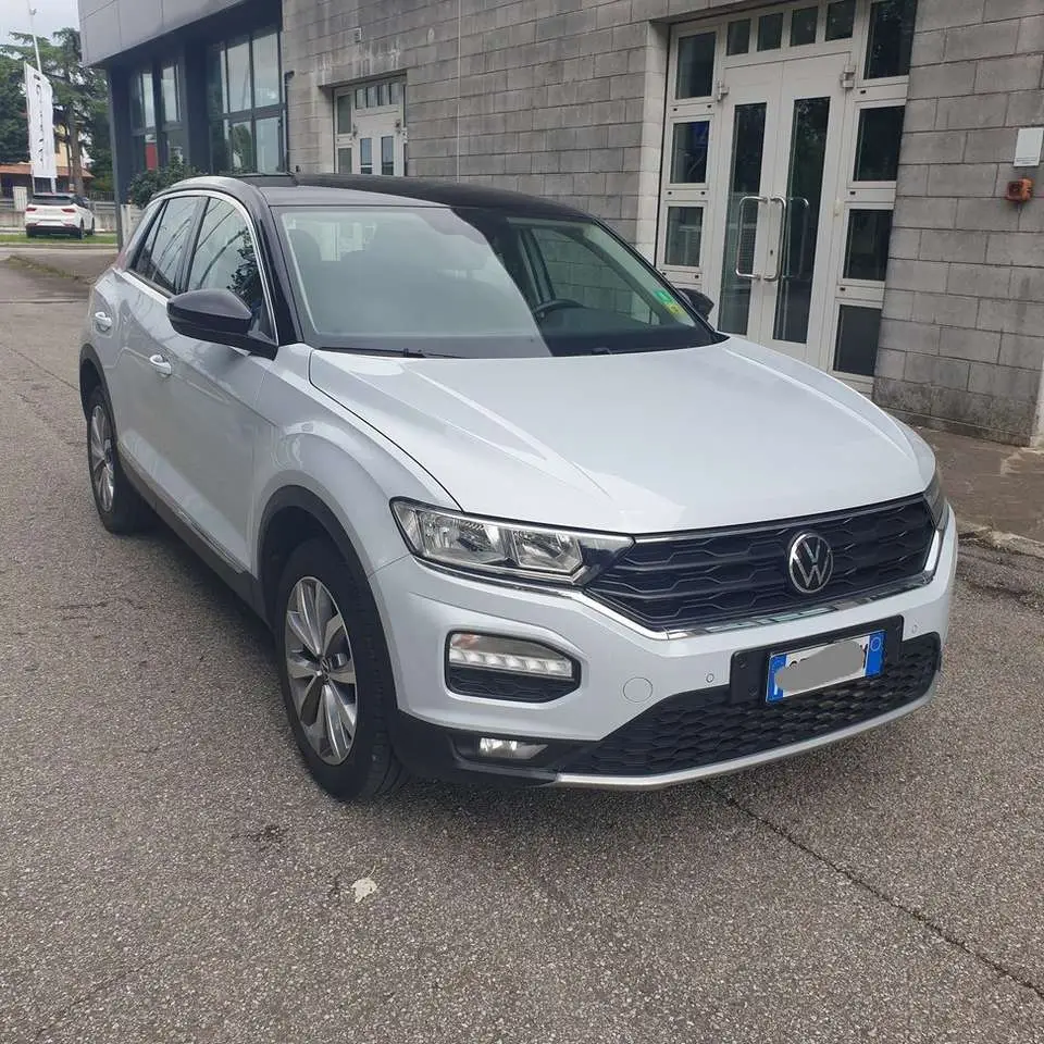 Photo 1 : Volkswagen T-roc 2021 Essence