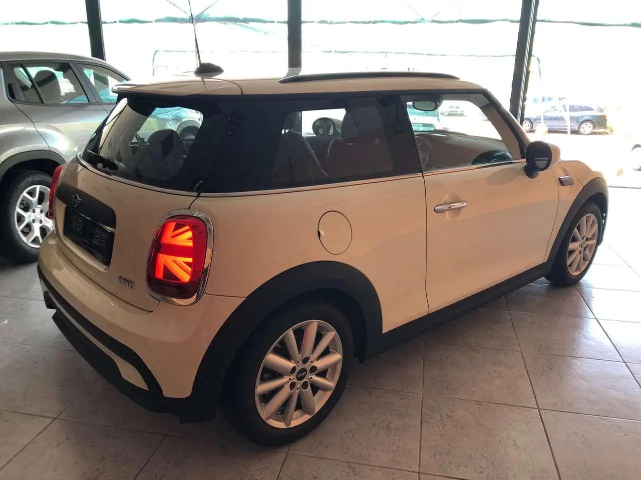 Photo 1 : Mini One 2021 Petrol