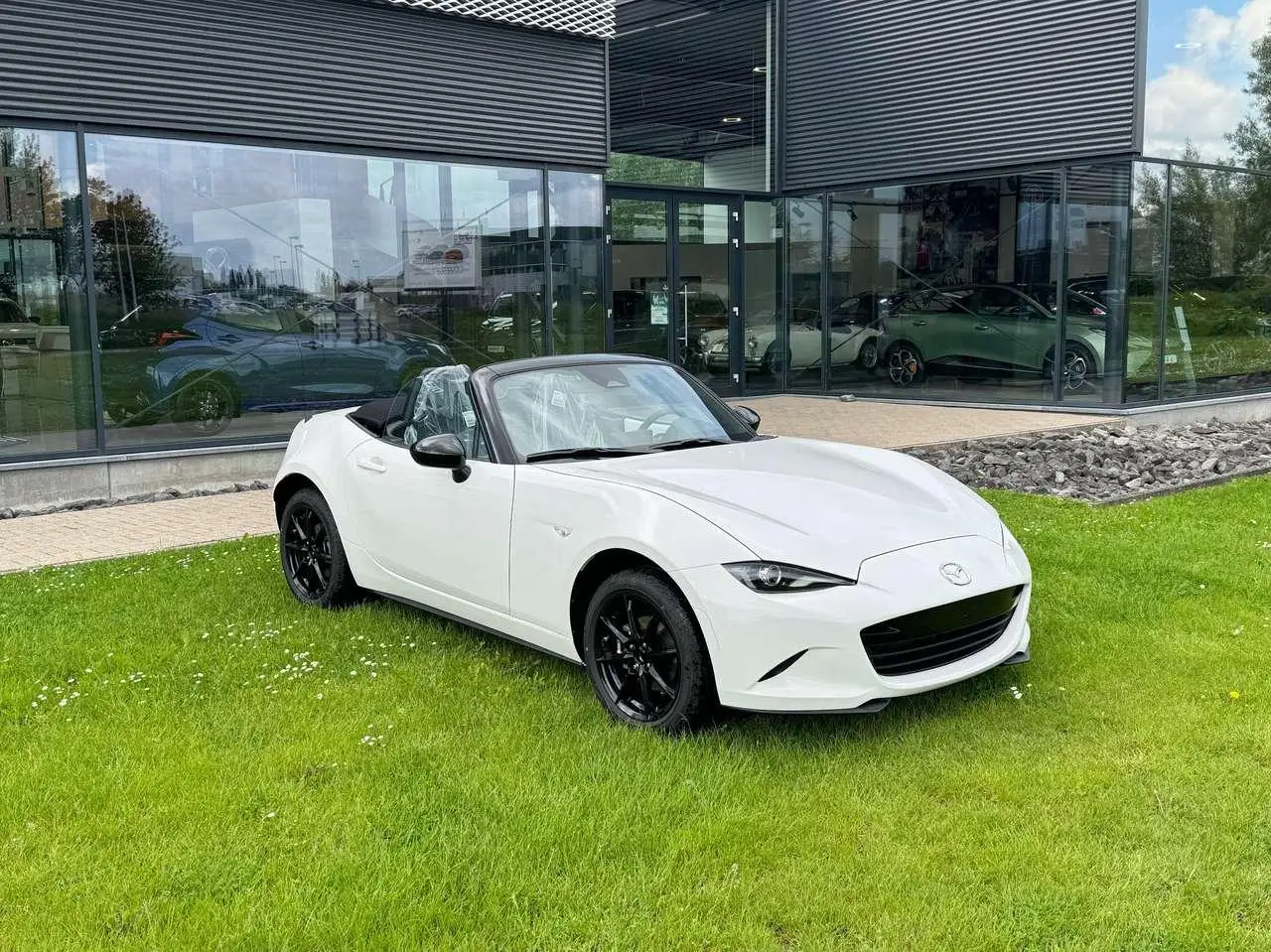 Photo 1 : Mazda Mx-5 2024 Petrol