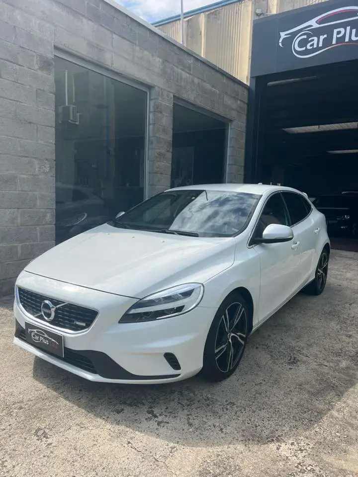 Photo 1 : Volvo V40 2017 Essence