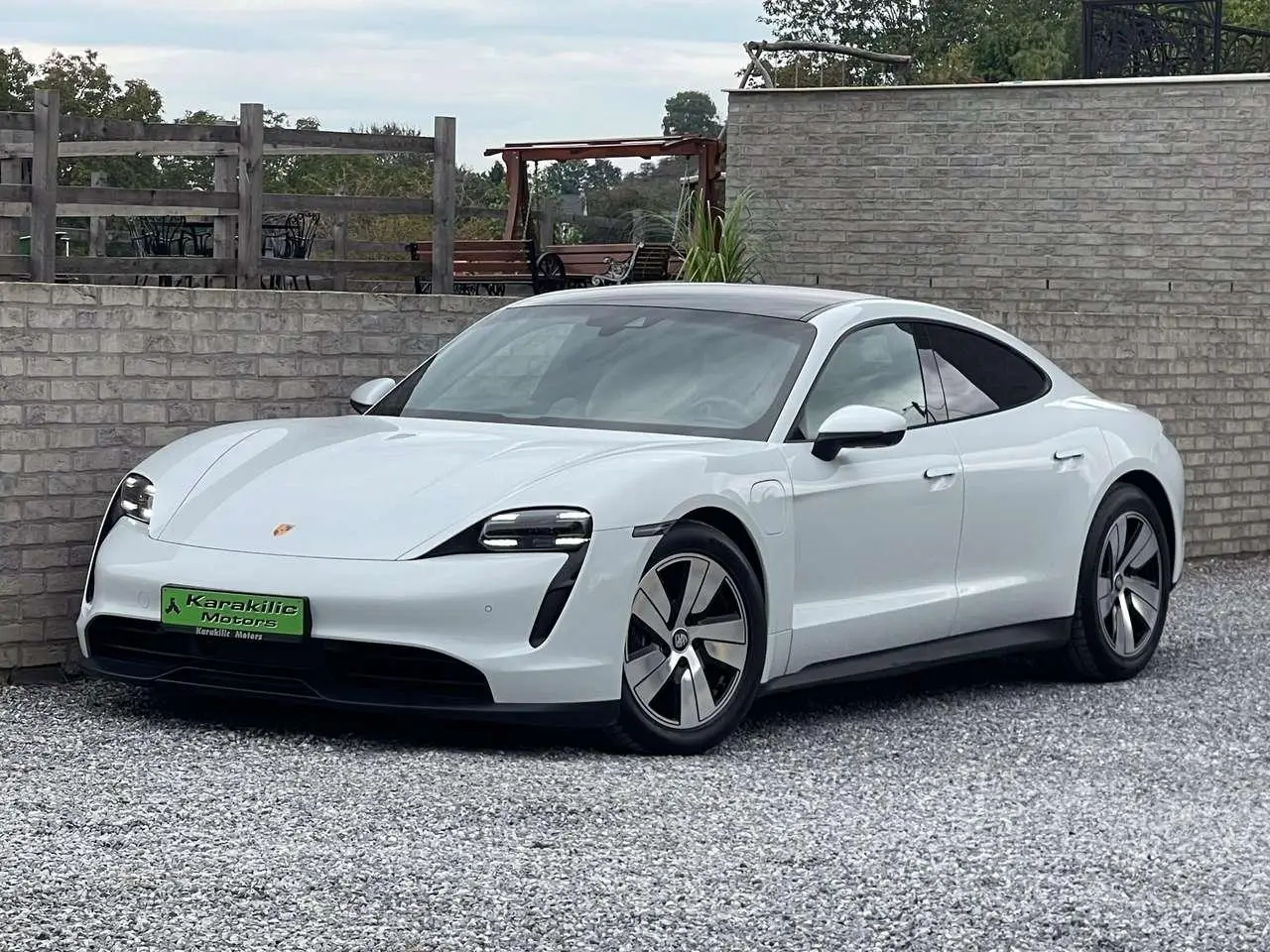 Photo 1 : Porsche Taycan 2021 Electric