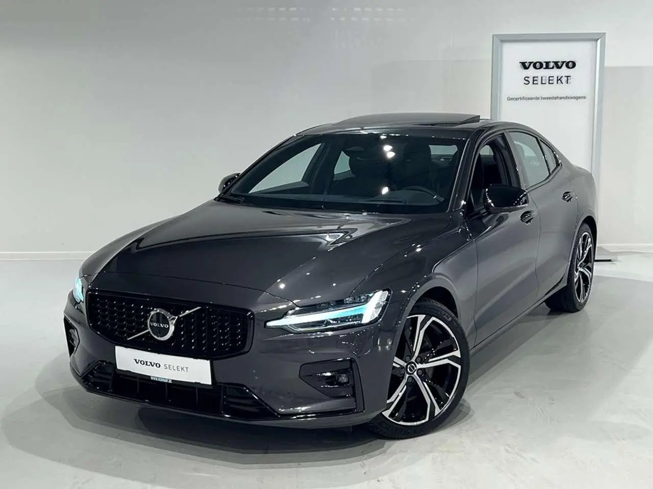 Photo 1 : Volvo S60 2023 Essence