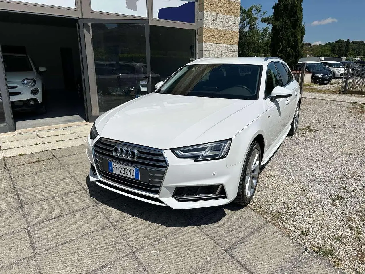 Photo 1 : Audi A4 2018 Others