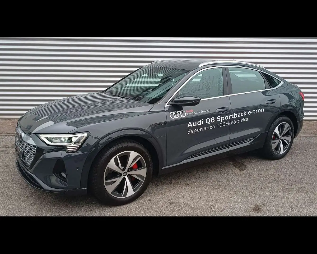 Photo 1 : Audi Q8 2023 Électrique