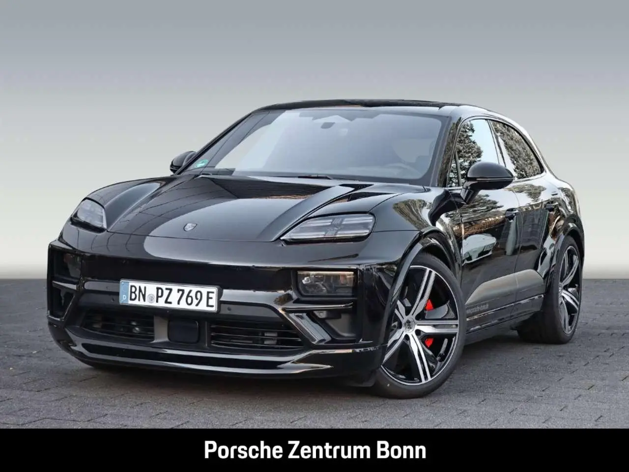 Photo 1 : Porsche Macan 2024 Electric