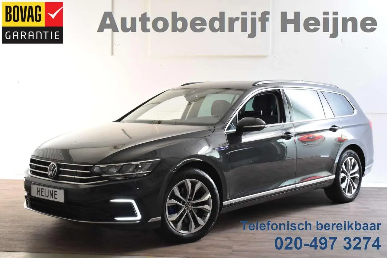 Photo 1 : Volkswagen Passat 2021 Hybride