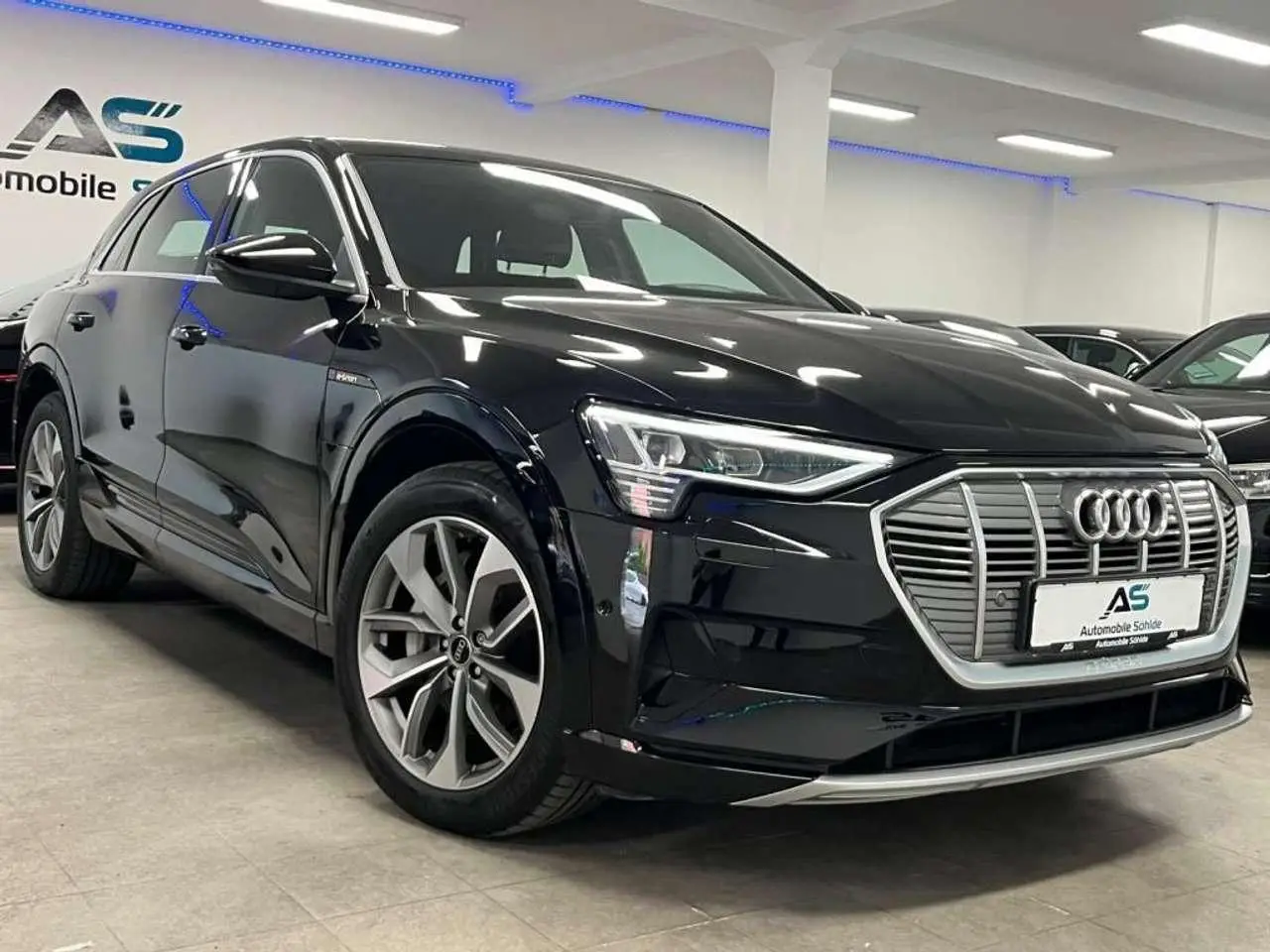 Photo 1 : Audi E-tron 2023 Electric