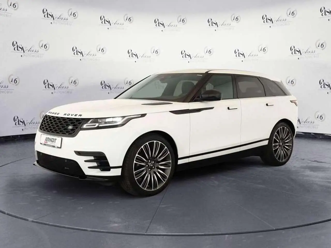 Photo 1 : Land Rover Range Rover Velar 2023 Petrol