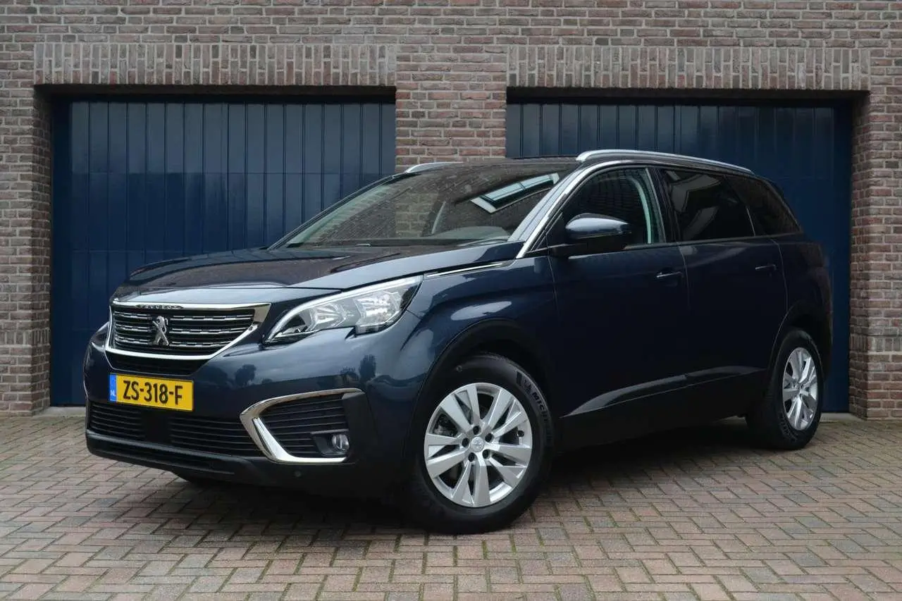 Photo 1 : Peugeot 5008 2019 Essence