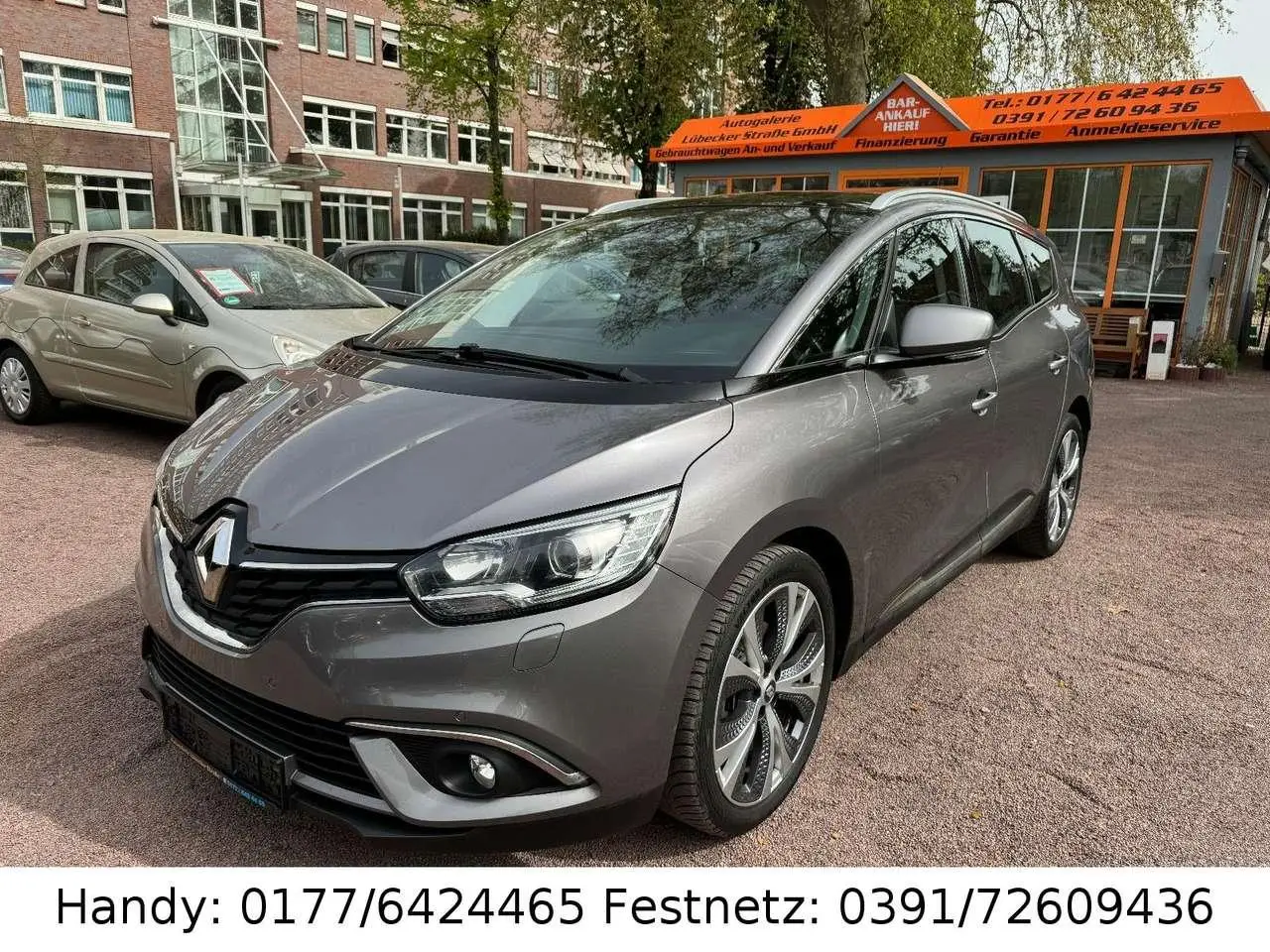 Photo 1 : Renault Grand Scenic 2017 Petrol