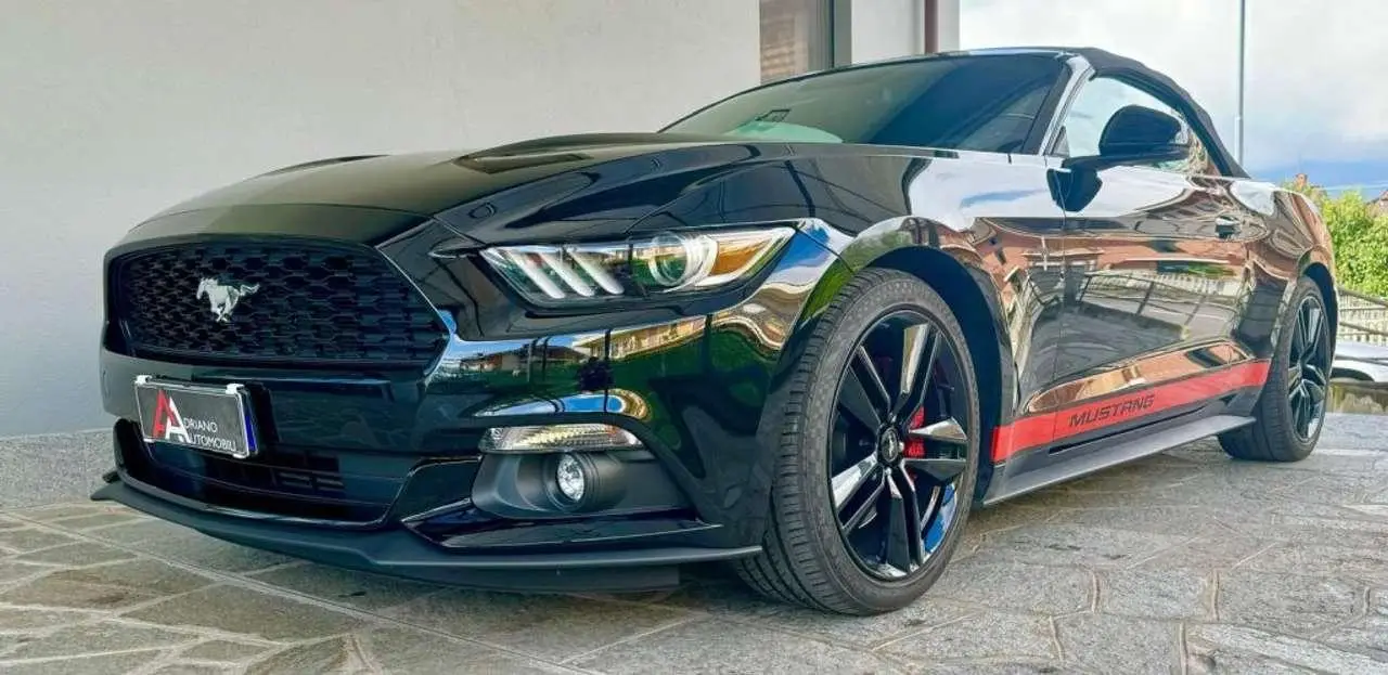 Photo 1 : Ford Mustang 2017 Essence