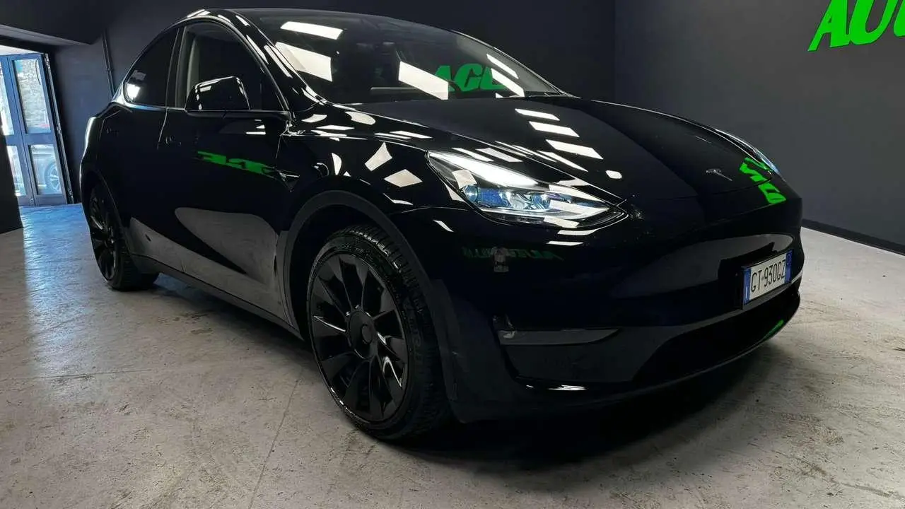 Photo 1 : Tesla Model Y 2024 Electric