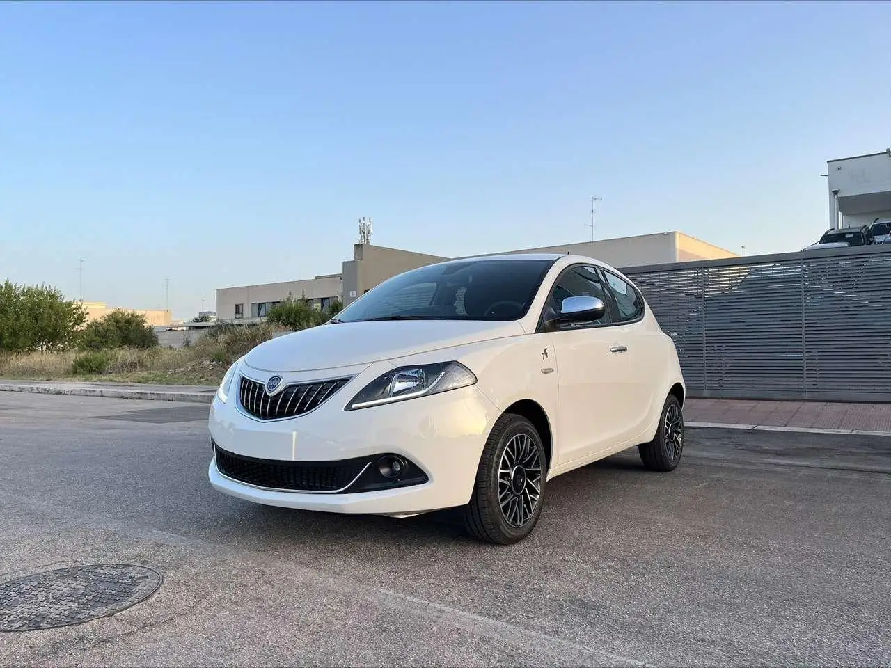 Photo 1 : Lancia Ypsilon 2023 Hybride