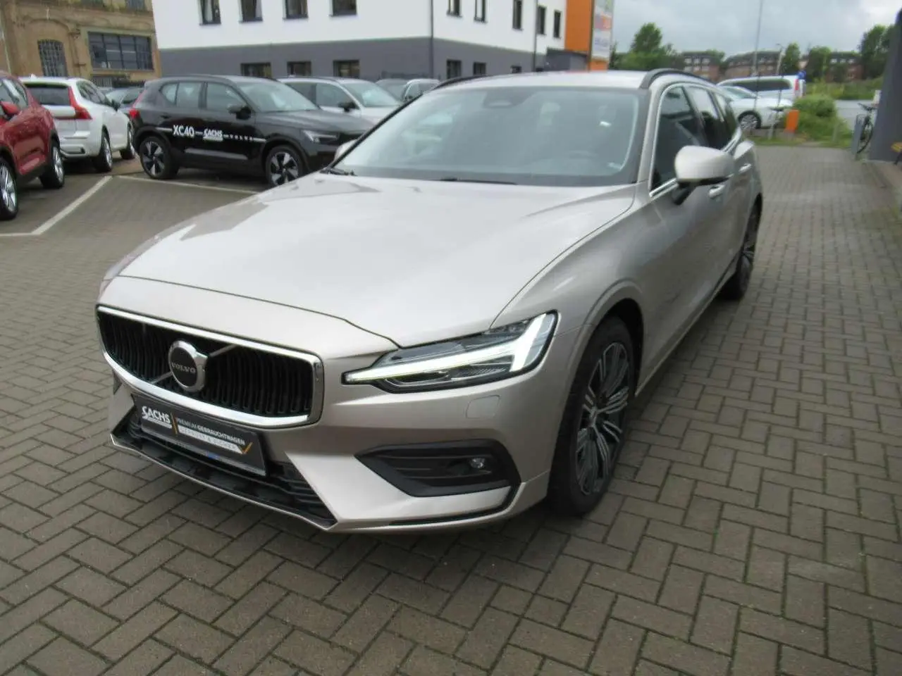 Photo 1 : Volvo V60 2023 Petrol