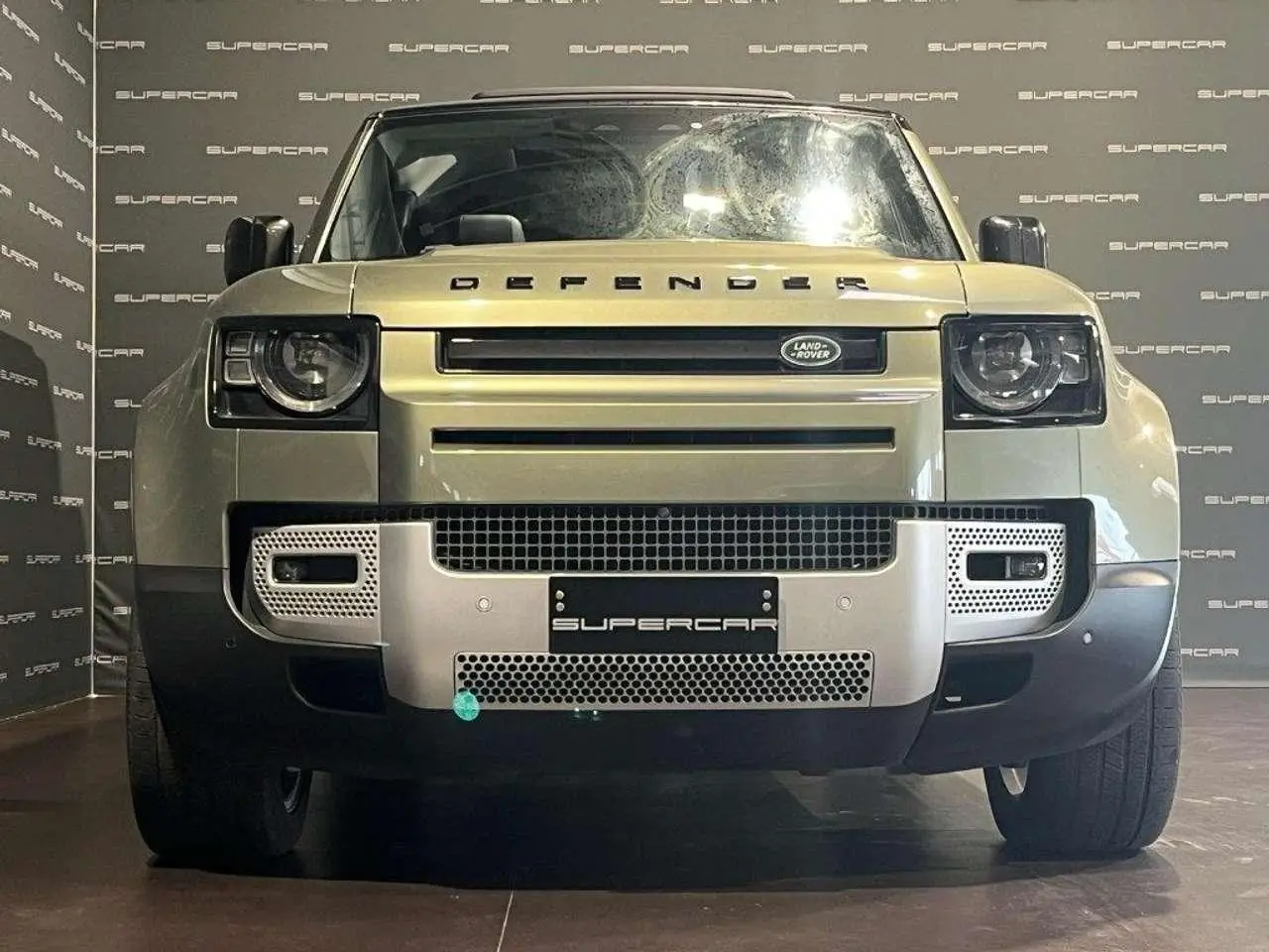 Photo 1 : Land Rover Defender 2021 Hybrid