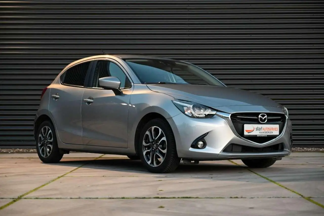 Photo 1 : Mazda 2 2016 Petrol