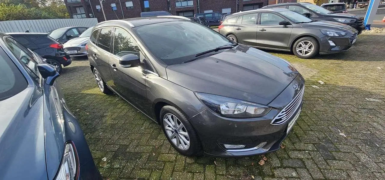 Photo 1 : Ford Focus 2017 Petrol