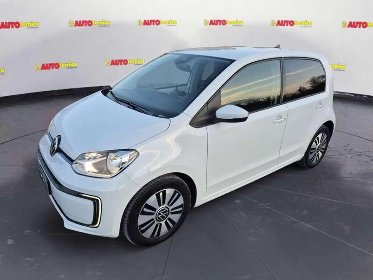 Photo 1 : Volkswagen Up! 2020 Électrique