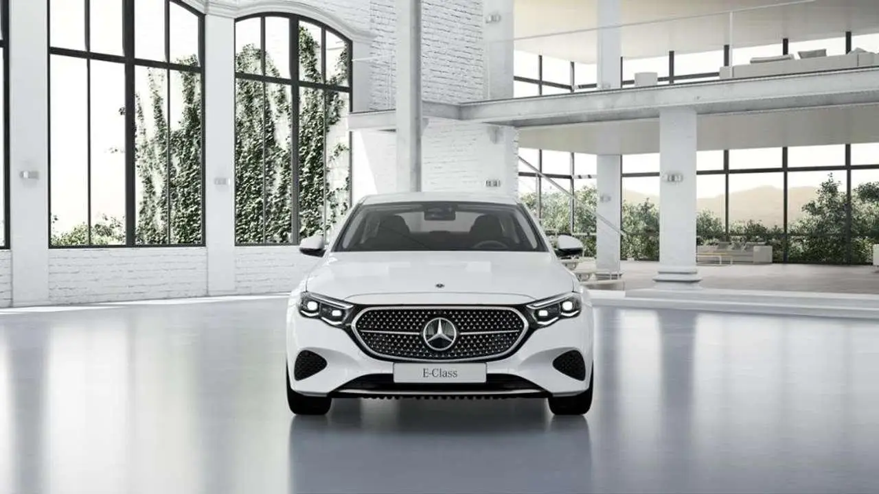 Photo 1 : Mercedes-benz Classe E 2023 Petrol