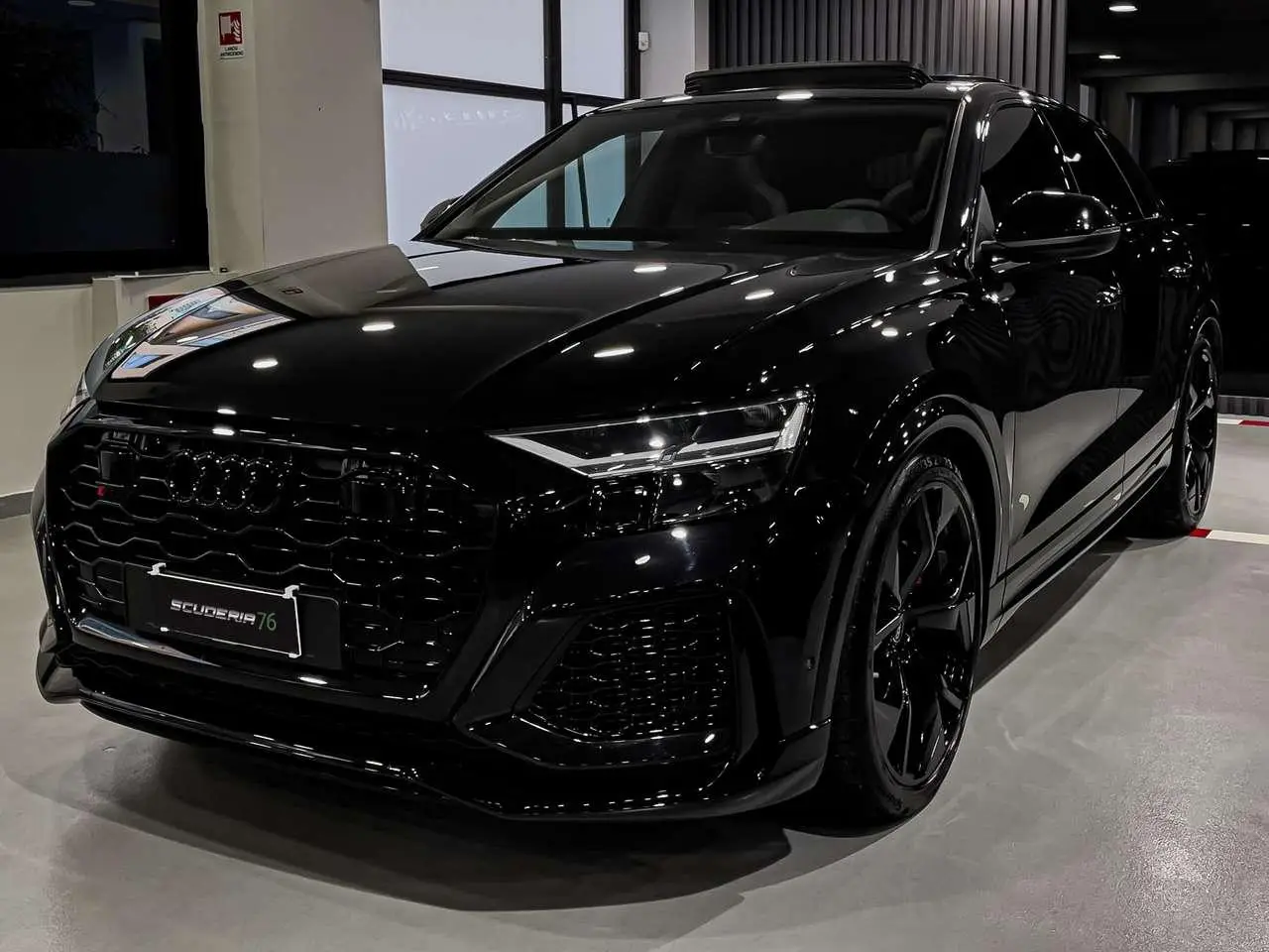 Photo 1 : Audi Rsq8 2023 Hybride