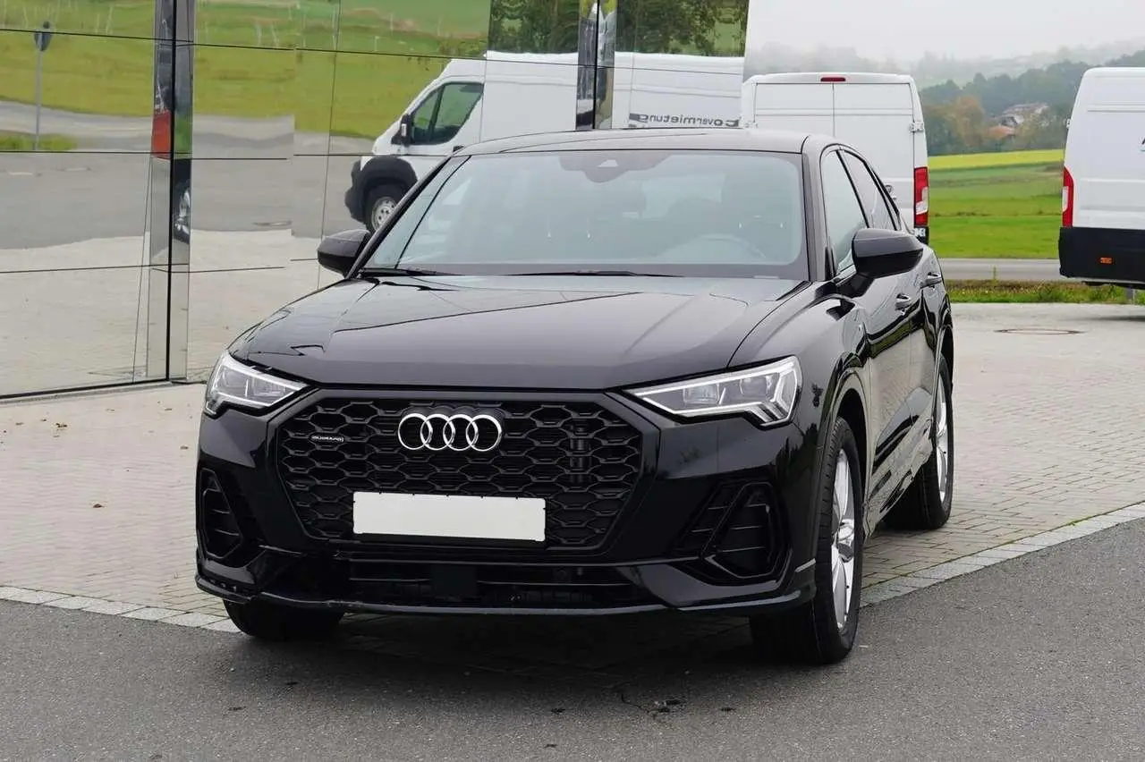 Photo 1 : Audi Q3 2024 Essence