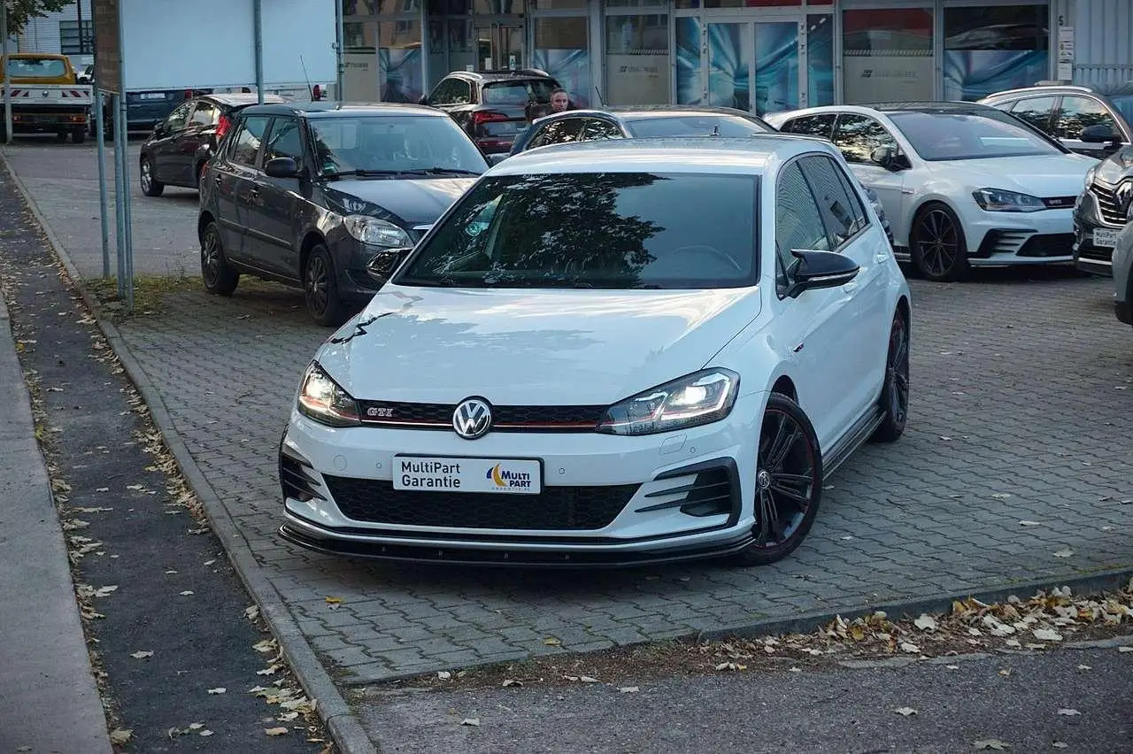 Photo 1 : Volkswagen Golf 2020 Essence