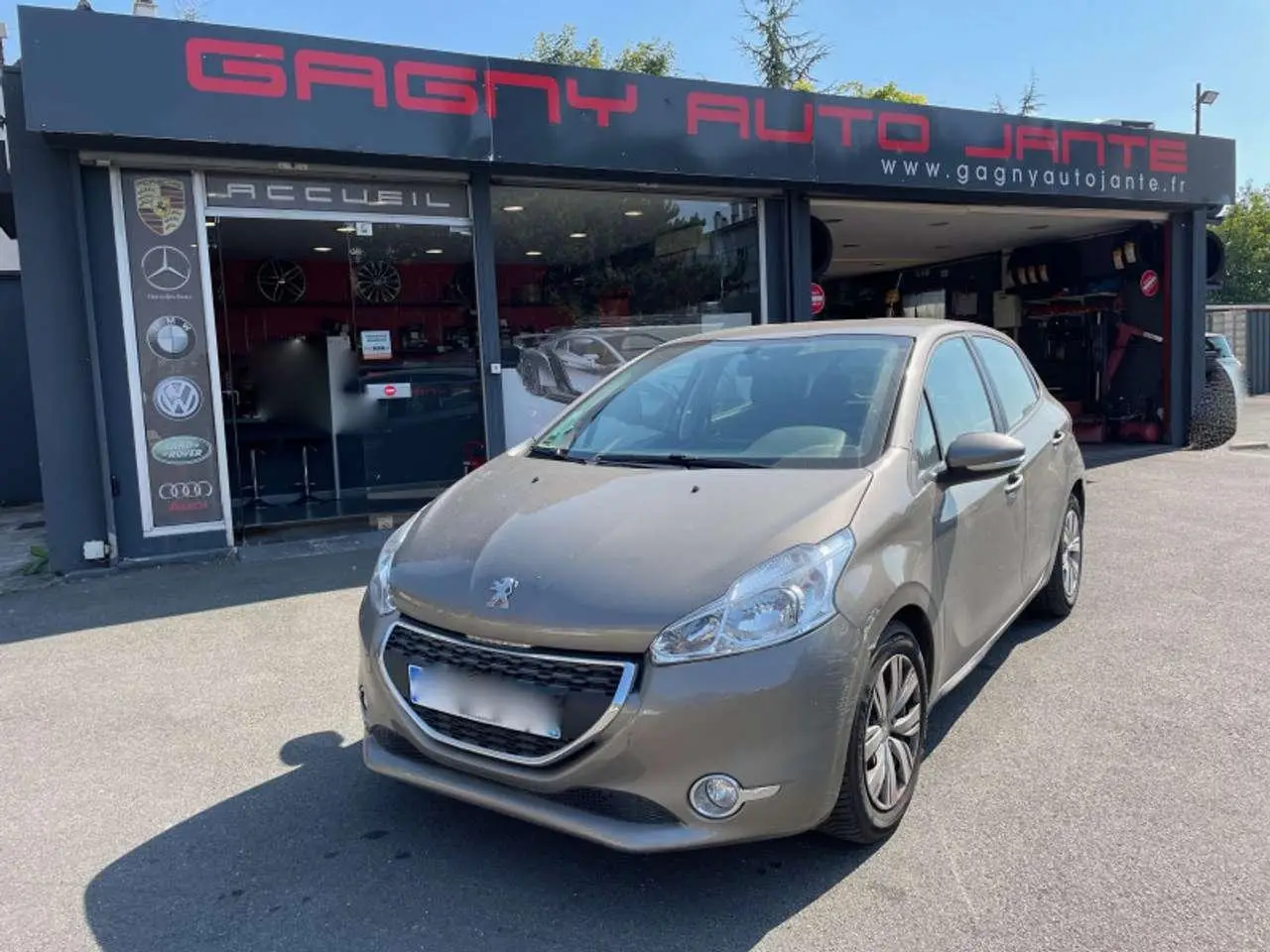 Photo 1 : Peugeot 208 2015 Petrol