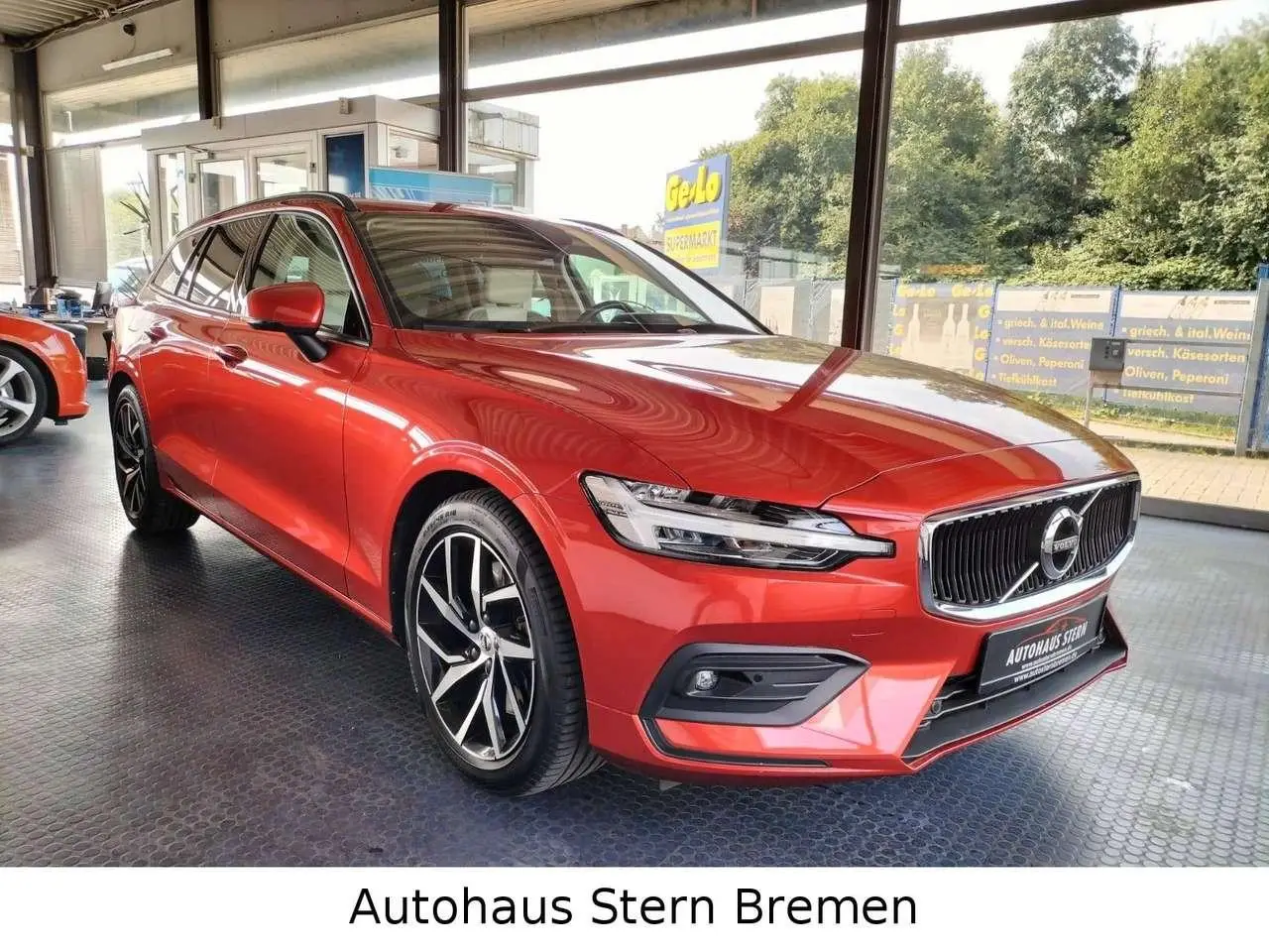 Photo 1 : Volvo V60 2019 Petrol