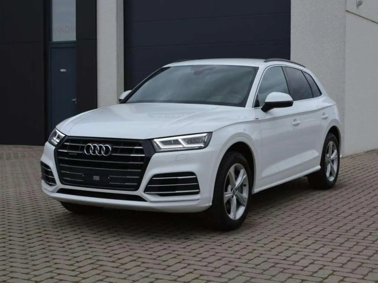 Photo 1 : Audi Q5 2020 Hybrid