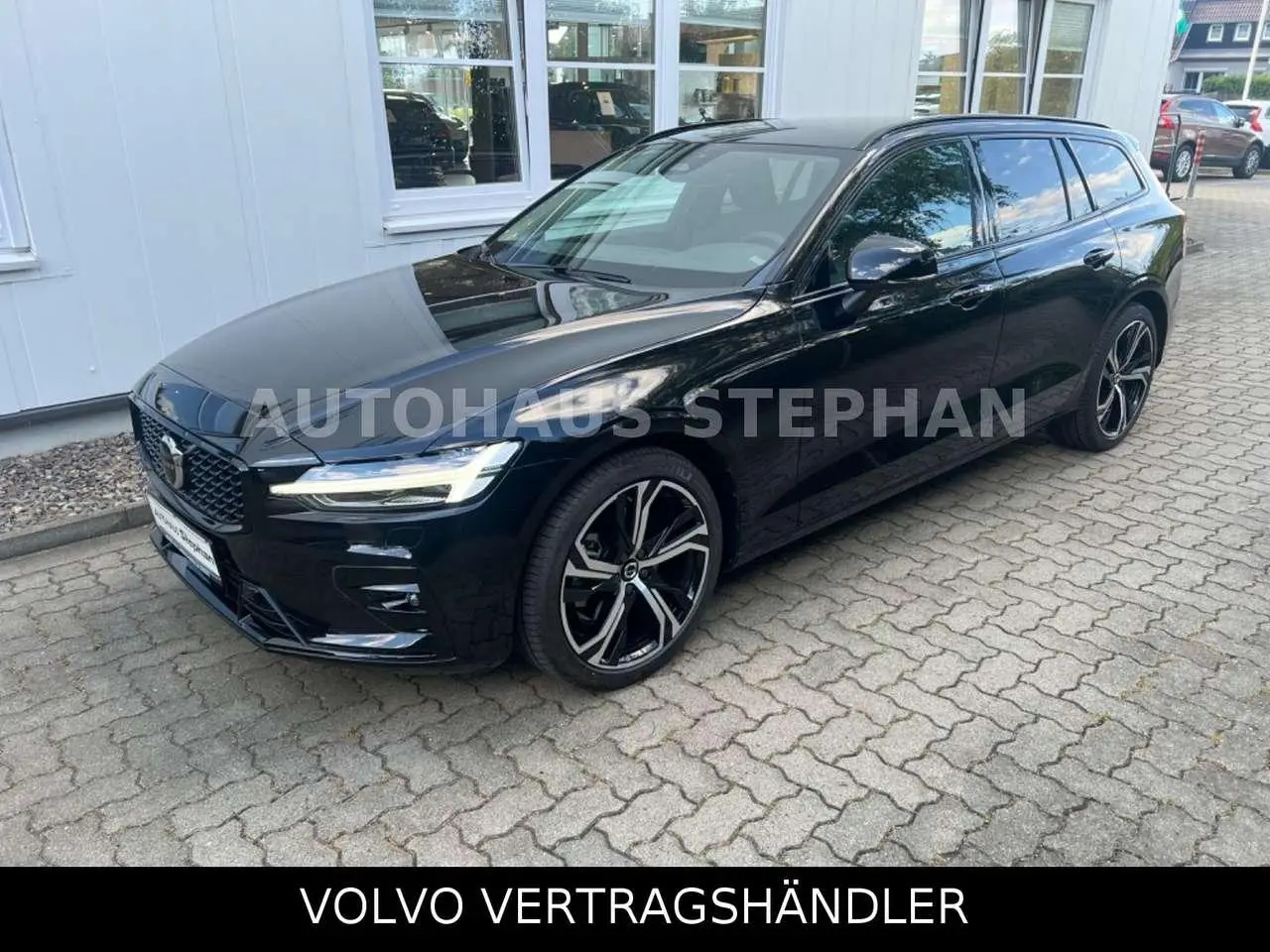 Photo 1 : Volvo V60 2023 Diesel